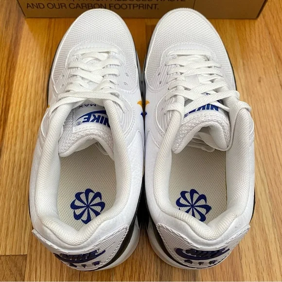 Nike Air Max 90 Women’s Sneakers - Picture 5 of 7